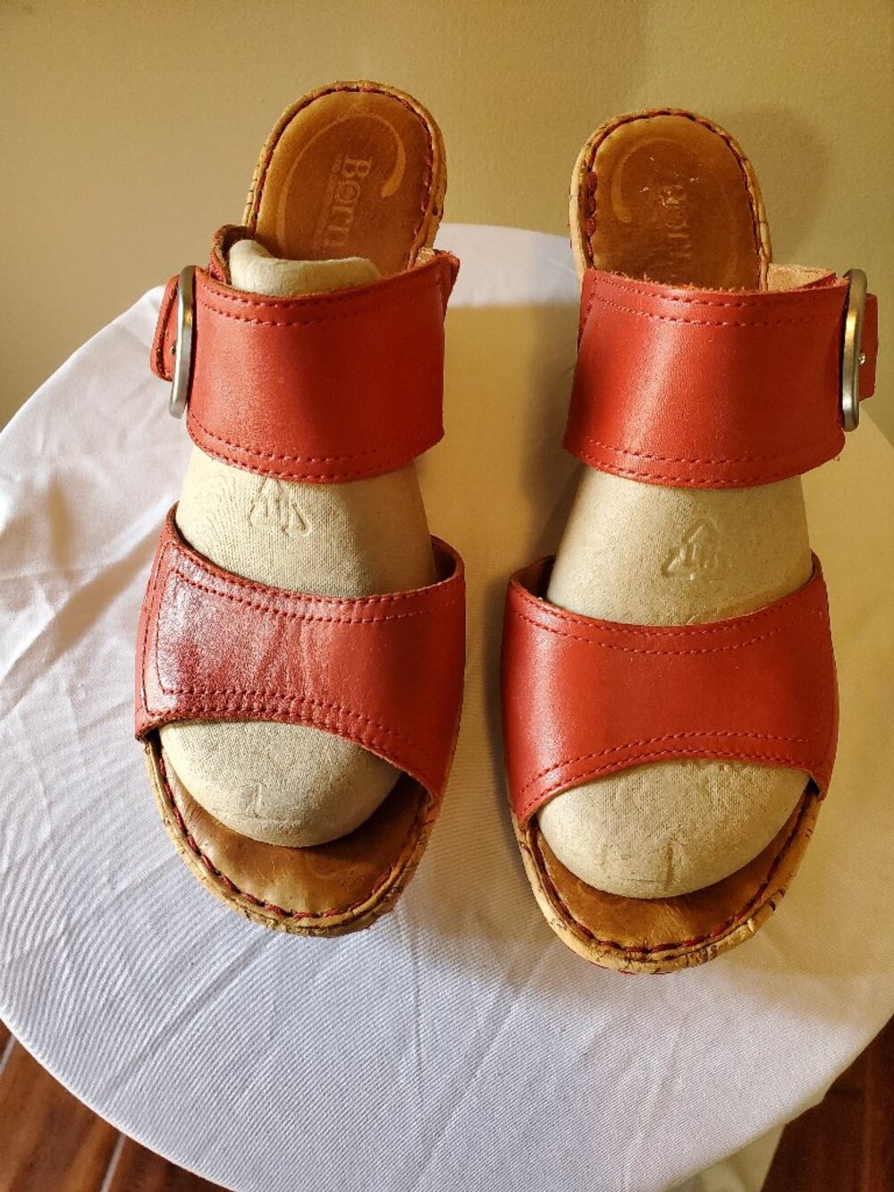 Born red leather - Picture 1 of 5